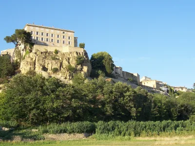 Château de Lauris