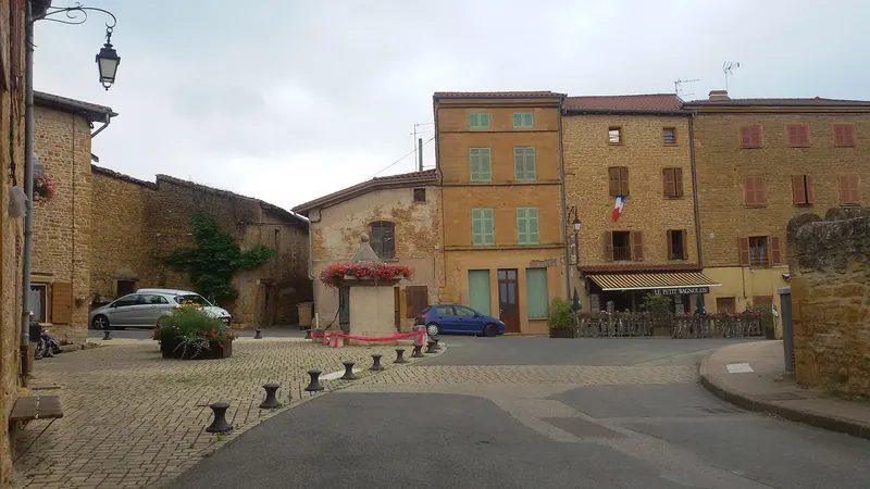 Domaine du château de Bagnols situé au Bourg