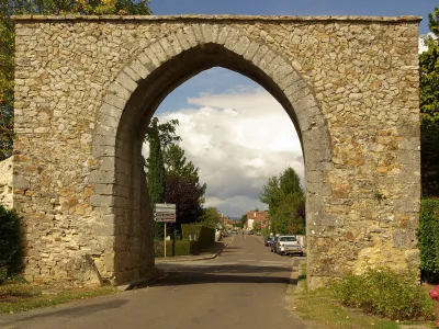 Enceinte fortifiée de Bourg-le-Roi