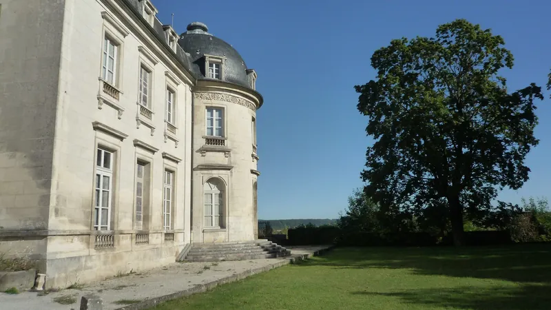 Hôtel de ville (ancien château)