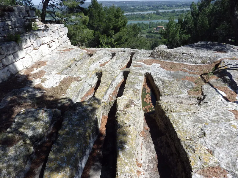Site archéologique de Saint-Roman d'Aiguille (également sur commune de Comps)