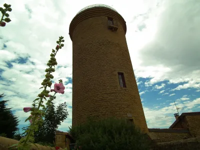 Tour d'Oingt