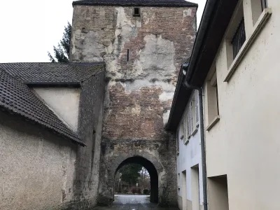 Tour porte de Rochefort-sur-Nenon
